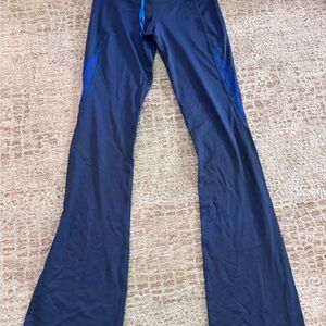 Vintage Women’s Lululemon Athletica Navy Groove flare